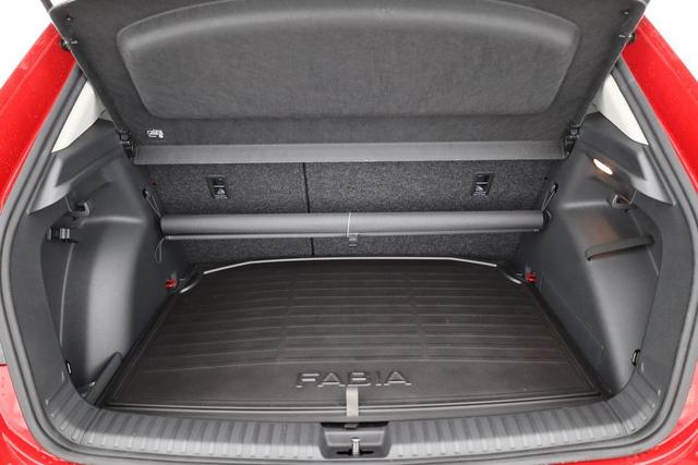 Skoda Fabia Selection 1.0 TSI DSG 130 Jahre, Kamera, Side, Winter, Ladeboden, 5-J Garantie 