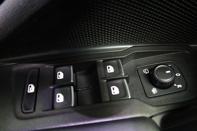 Volkswagen Tiguan 1.5 TSI eHybrid 200 kW R-Line Black, Pano, 20-Zoll, AHK, AreaView, 5-J Garantie 