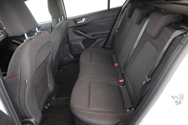 Ford Focus ST-Line 1.0 EcoBoost AT ST-Line, Navi, LED, Winterpaket 