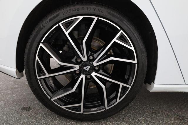 Ford Focus ST-Line 1.0 EcoBoost AT ST-Line, Navi, LED, Winterpaket 