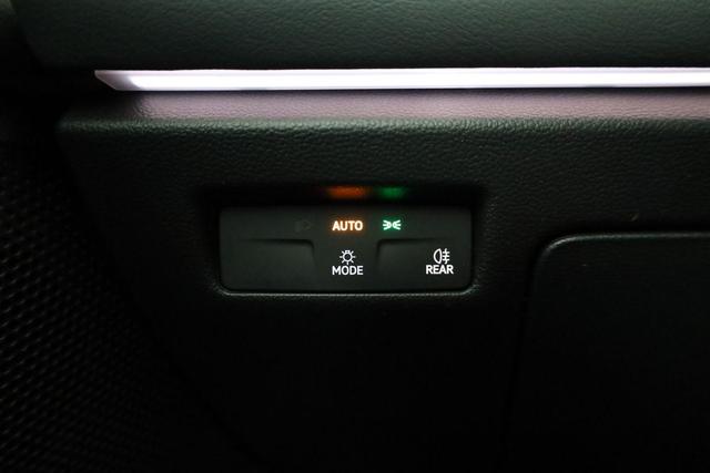 Volkswagen Passat Variant 1.5 TSI eHybrid 150 kW Business Business, HuD, 18-Zoll, Navi Pro, AHK, sofort 