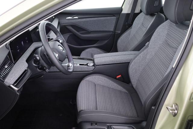 Skoda Superb Combi 2.0 TDI 142kW 4x4 Selection DSG Selection, Standheizung, Pano, AHK, Navi, Matrix 