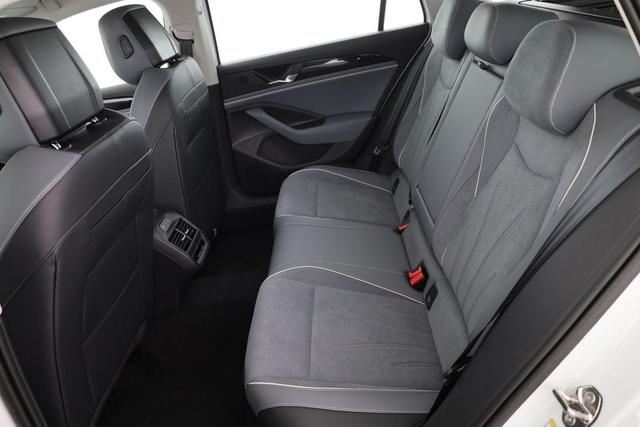 Volkswagen Passat Variant 1.5 TSI eHybrid 150 kW Business Business, AHK, Navi, Winterpaket, sofort 