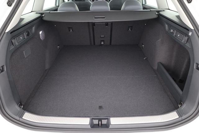 Volkswagen Passat Variant 1.5 TSI eHybrid 150 kW Business Business, AHK, Navi, Winterpaket, sofort 