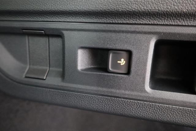 Volkswagen Passat Variant 1.5 TSI eHybrid 150 kW Business Business, AHK, Navi, Winterpaket, sofort 