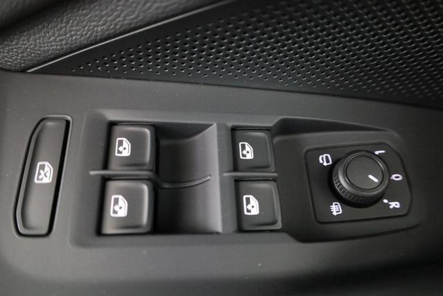 Volkswagen Passat Variant 1.5 TSI eHybrid 150 kW Business Business, AHK, Navi, Winterpaket, sofort 