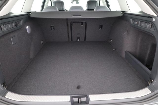 Volkswagen Passat Variant 1.5 TSI eHybrid 150 kW Business Business, AHK, Navi, Winterpaket, sofort 