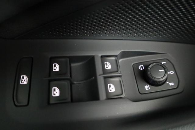 Volkswagen Passat Variant 1.5 TSI eHybrid 150 kW Business Business, AHK, Navi, Winterpaket, sofort 