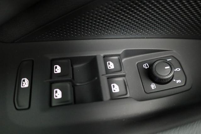 Volkswagen Passat Variant 1.5 TSI eHybrid 150 kW Business Business, AHK, Navi, Winterpaket, sofort 