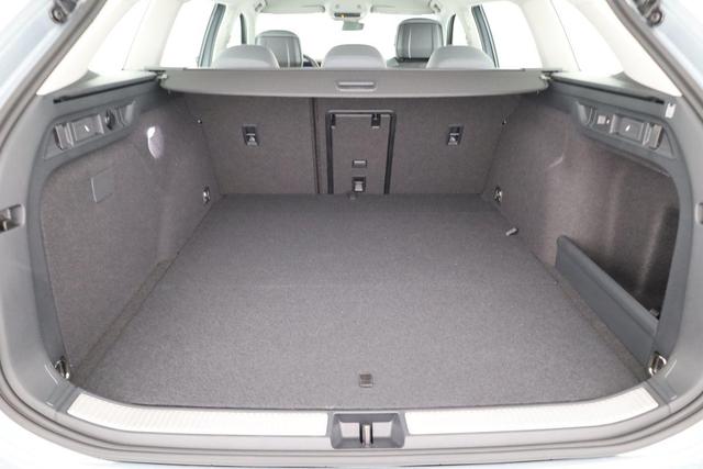 Volkswagen Passat Variant 1.5 TSI eHybrid 150 kW Business Business, AHK, Navi, Winterpaket, sofort 