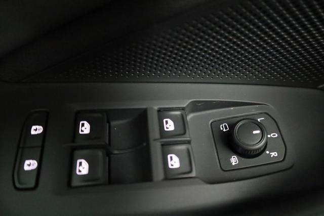 Volkswagen Passat Variant 1.5 TSI eHybrid 150 kW Business Business, HuD, 18-Zoll, Navi Pro, AHK, sofort 