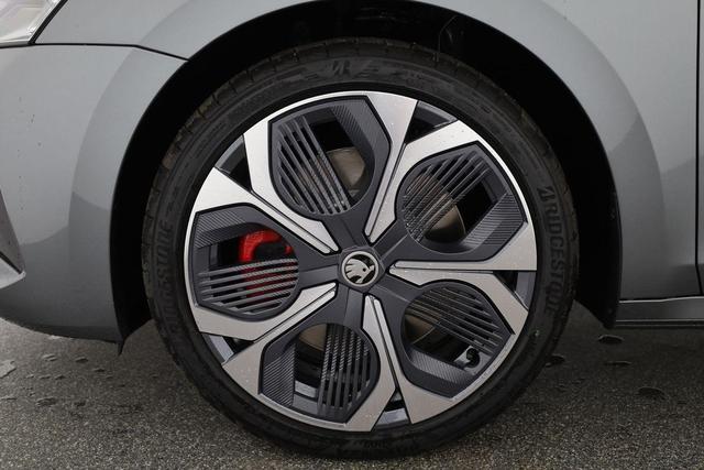 Skoda Octavia Combi RS 2.0 TSI DSG, Facelift, Pano, AHK, 19 Zoll, Canton, el. Klappe, Navi, Matrix, sofort 