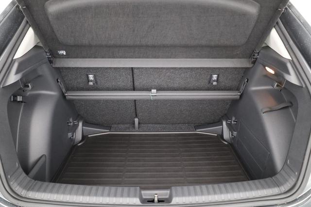 Skoda Fabia Selection 1.0 TSI 130 Jahre, Kamera. 15-Zoll schwarz, Winterpaket 