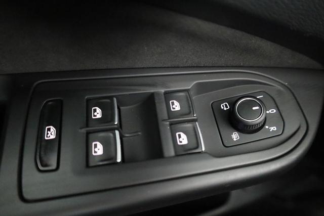 Volkswagen Golf 1.5 TSI 110 kW R-Line VIII Black, 18-Zoll, Kamera, LED-Plus, 3-J Garantie 