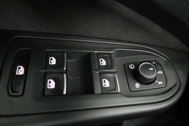 Volkswagen Golf 1.5 TSI 110 kW R-Line VIII Black, 18-Zoll, Kamera, LED-Plus, 3-J Garantie 