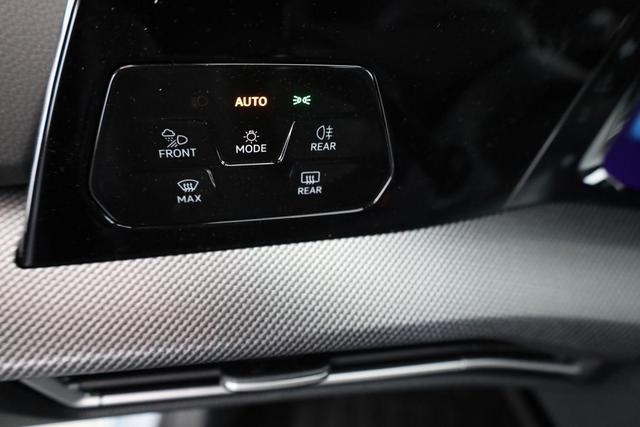 Volkswagen Golf 1.5 TSI 110 kW R-Line VIII Black, 18-Zoll, Kamera, LED-Plus, 3-J Garantie 