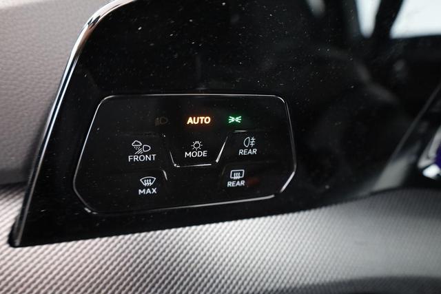 Volkswagen Golf 1.5 TSI 110 kW R-Line VIII Black, Navi, 18-Zoll, Kamera, LED-Plus, 3-J Garantie 