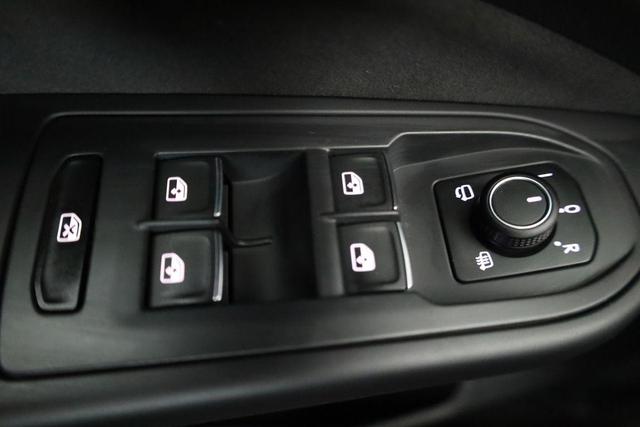 Volkswagen Golf 1.5 TSI 110 kW R-Line VIII Black, Navi, 18-Zoll, Kamera, LED-Plus, 3-J Garantie 