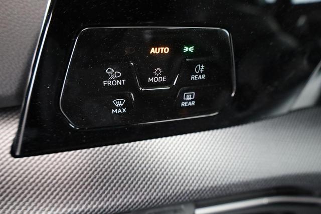 Volkswagen Golf 1.5 TSI 110 kW R-Line VIII Black, Navi, 18-Zoll, Kamera, LED-Plus, 3-J Garantie 