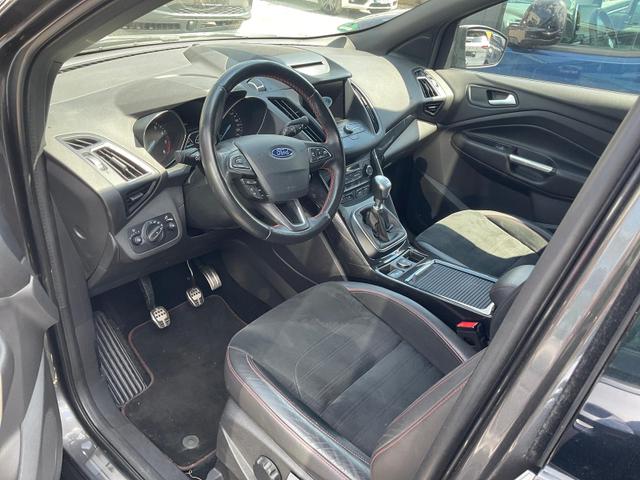 Ford Kuga - 1.5 EcoBoost ST-Line, AHK, Navi, Parklenk, Winterpaket