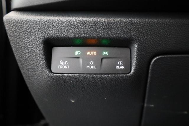 Skoda Superb Combi 2.0 TDI 142kW 4x4 Selection DSG Selection, Standheizung, Pano, AHK, Navi, Matrix 
