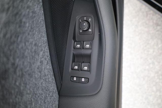 Skoda Superb Combi 2.0 TDI 142kW 4x4 Selection DSG Selection, Standheizung, Pano, AHK, Navi, Matrix 