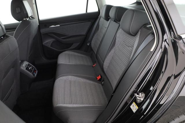 Skoda Superb Combi 2.0 TDI 142kW 4x4 Selection DSG Selection, Standheizung, Pano, AHK, Navi, Matrix 