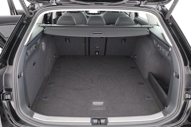 Skoda Superb Combi 2.0 TDI 142kW 4x4 Selection DSG Selection, Standheizung, Pano, AHK, Navi, Matrix 