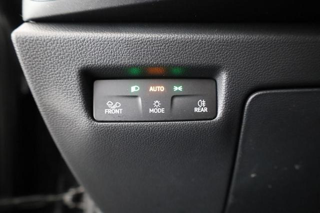 Skoda Superb Combi 2.0 TDI 142 kW 4x4 Selection DSG Selection, Standheizung, Pano, AHK, Navi, Matrix 