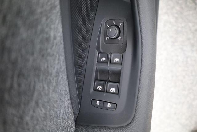 Skoda Superb Combi 2.0 TDI 142 kW 4x4 Selection DSG Selection, Standheizung, Pano, AHK, Navi, Matrix 