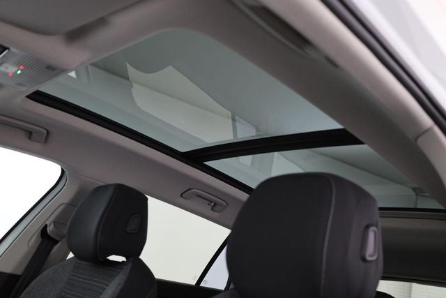 Skoda Superb Combi 2.0 TDI 142 kW 4x4 Selection DSG Selection, Standheizung, Pano, AHK, Navi, Matrix 
