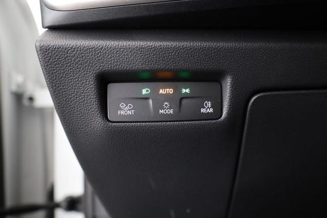 Skoda Superb Combi 2.0 TDI 142 kW 4x4 Selection DSG Selection, Standheizung, Pano, AHK, Navi, Matrix 