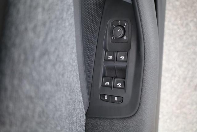 Skoda Superb Combi 2.0 TDI 142 kW 4x4 Selection DSG Selection, Standheizung, Pano, AHK, Navi, Matrix 