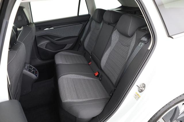 Skoda Superb Combi 2.0 TDI 142 kW 4x4 Selection DSG Selection, Standheizung, Pano, AHK, Navi, Matrix 