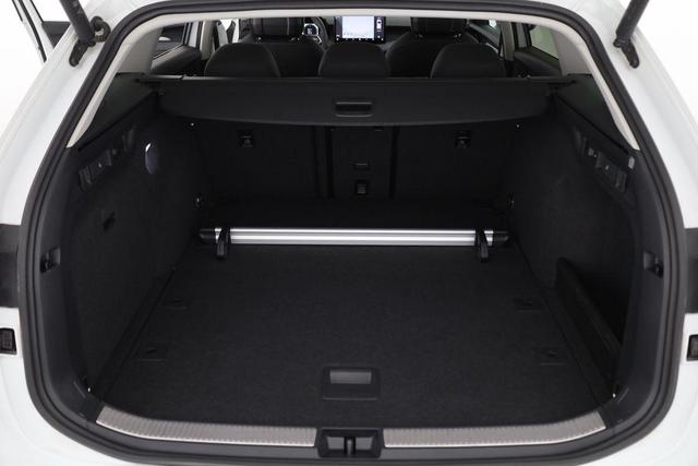 Skoda Superb Combi 2.0 TDI 142 kW 4x4 Selection DSG Selection, Standheizung, Pano, AHK, Navi, Matrix 