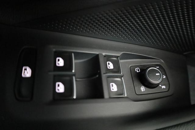 Volkswagen Passat Variant 1.5 TSI eHybrid 200 kW R-Line R-LINE, HuD, ProMax, Pano, 19-Zoll, IQ.Light 