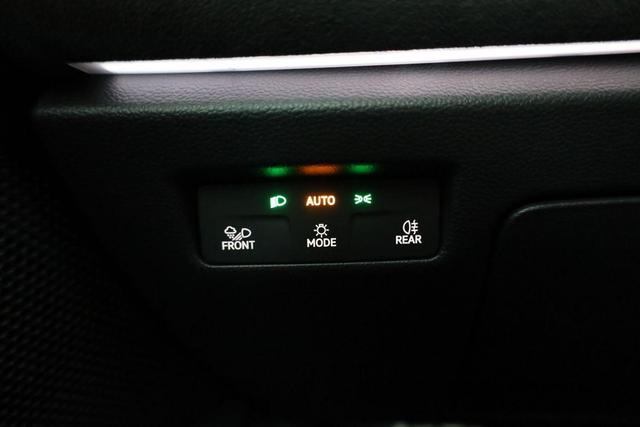 Volkswagen Passat Variant 1.5 TSI eHybrid 200 kW R-Line R-LINE, HuD, ProMax, Pano, 19-Zoll, IQ.Light 