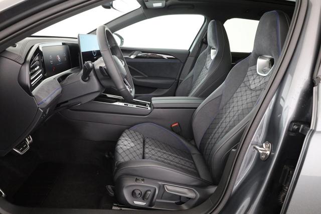 Volkswagen Passat Variant 1.5 TSI eHybrid 200 kW R-Line R-LINE, HuD, ProMax, Pano, 19-Zoll, IQ.Light 