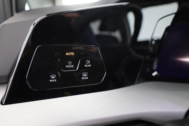 Volkswagen Golf Variant VIII 1.5 eTSI DSG Life, AHK, easyOpen, Kamera, Winter, 3-J Garantie 