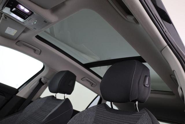 Skoda Superb Combi 2.0 TDI 142 kW 4x4 Selection DSG Selection, Standheizung, Pano, AHK, Navi, Matrix 