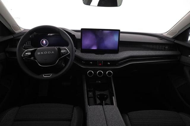 Skoda Superb Combi 1.5 TSI iV 150kW Selection DSG Selection, AHK, Matrix, Side, el. Klappe, Navi 