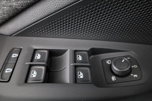 Skoda Superb Combi 1.5 TSI iV 150kW Selection DSG Selection, AHK, Matrix, Side, el. Klappe, Navi 