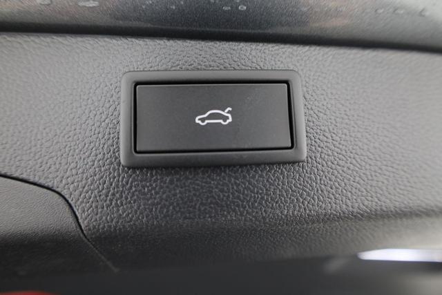 Skoda Superb Combi 1.5 TSI iV 150kW Selection DSG Selection, AHK, Matrix, Side, el. Klappe, Navi 