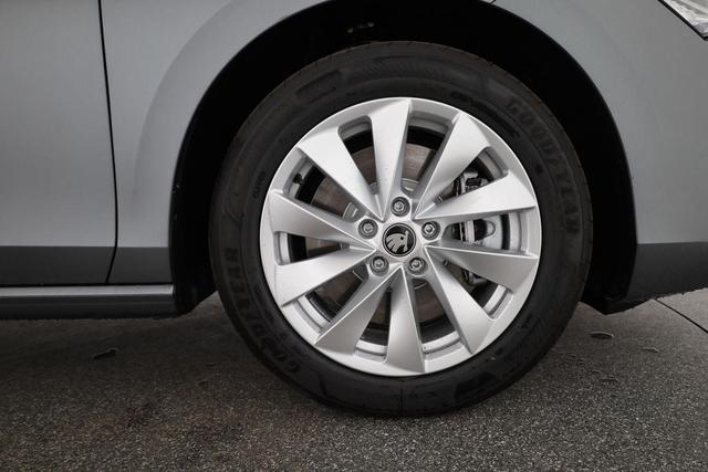 Skoda Superb Combi 1.5 TSI iV 150kW Selection DSG Selection, AHK, Matrix, Side, el. Klappe, Navi 