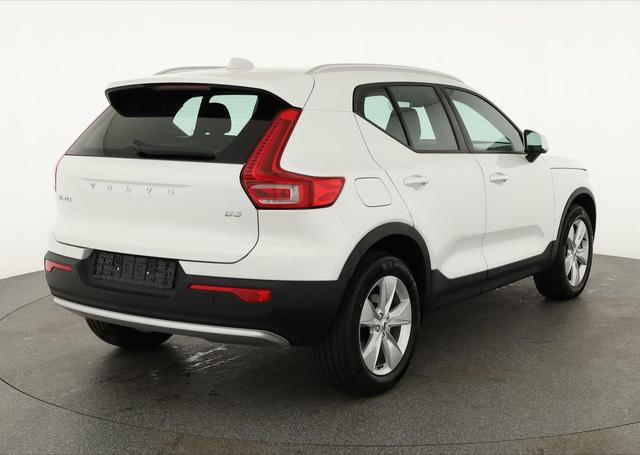 Volvo XC40 Core 2WD B3 Mild-Hybrid Core, Navi, Thors Hammer, Winter, Kamera, el. Klappe 