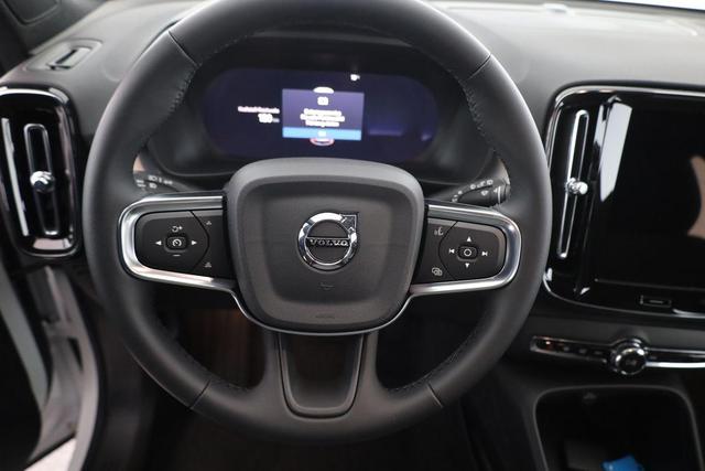 Volvo XC40 Core 2WD B3 Mild-Hybrid Core, Navi, Thors Hammer, Winter, Kamera, el. Klappe 