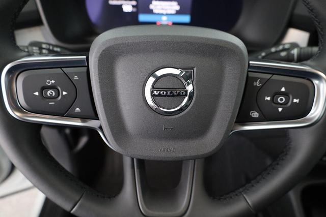 Volvo XC40 Core 2WD B3 Mild-Hybrid Core, Navi, Thors Hammer, Winter, Kamera, el. Klappe 