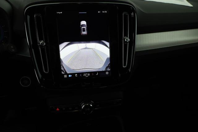 Volvo XC40 Core 2WD B3 Mild-Hybrid Core, Navi, Thors Hammer, Winter, Kamera, el. Klappe 