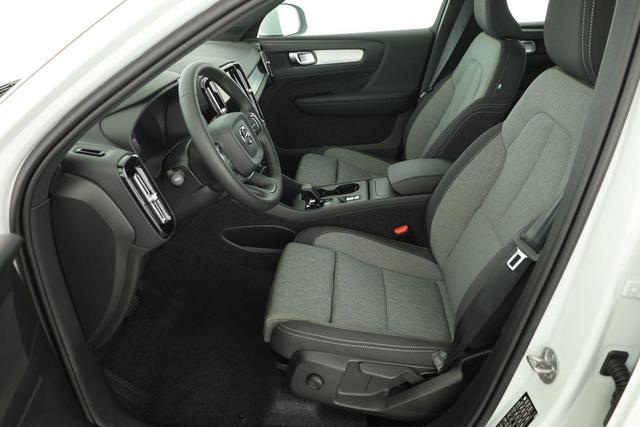 Volvo XC40 Core 2WD B3 Mild-Hybrid Core, Navi, Thors Hammer, Winter, Kamera, el. Klappe 