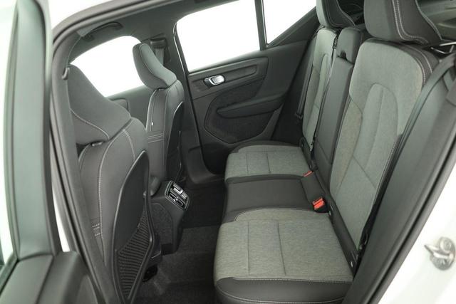 Volvo XC40 Core 2WD B3 Mild-Hybrid Core, Navi, Thors Hammer, Winter, Kamera, el. Klappe 